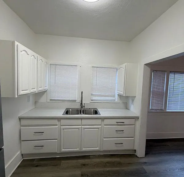433 W 4th St #433 — Photo 28