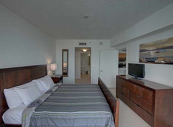 5th image of 1750 N Bayshore Dr APT 4611
