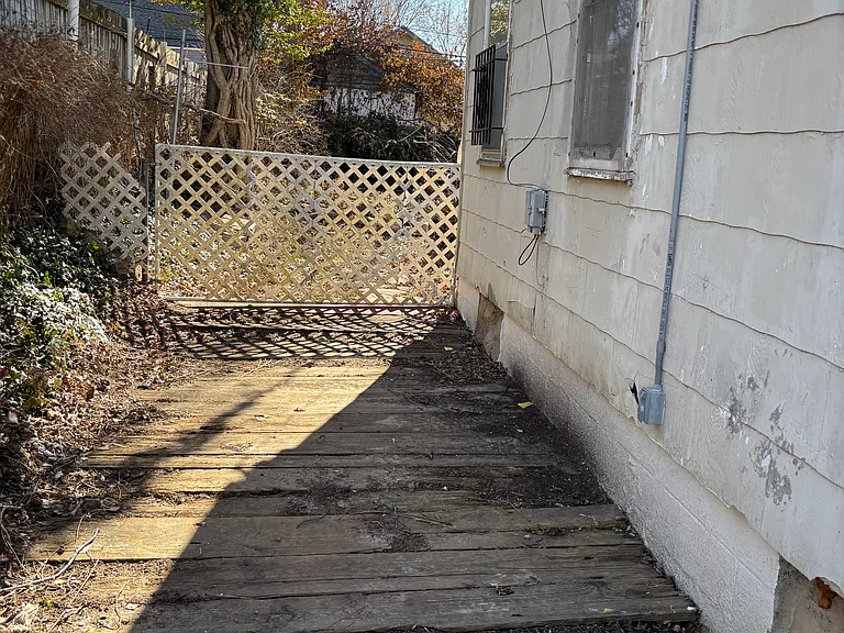 E 27th St — Photo 7