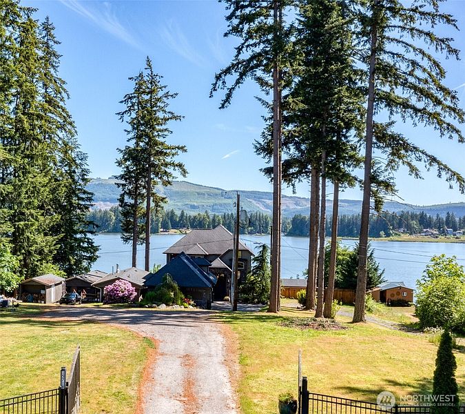 2nd image of 15718 Scenic Shores Drive SE