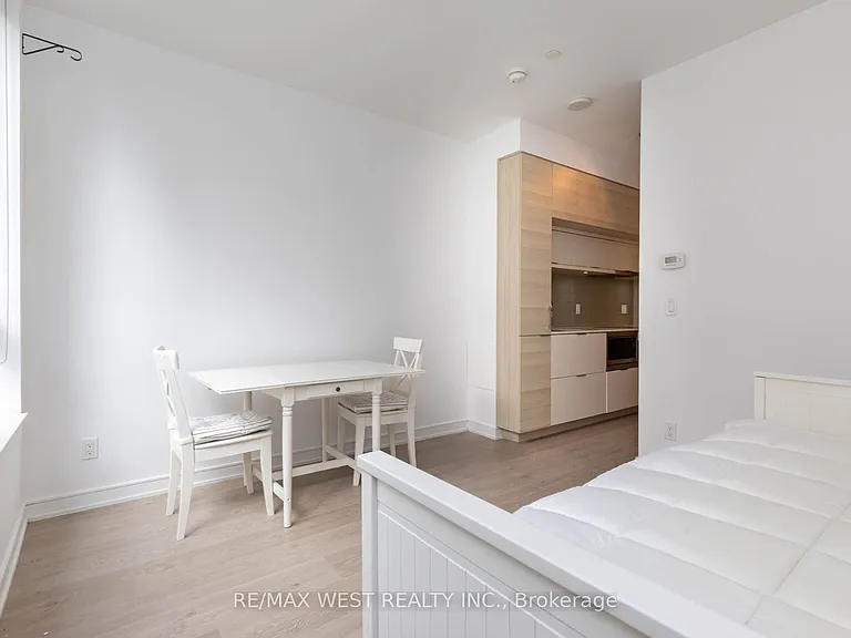 88 Scott St W #712 — Photo 4