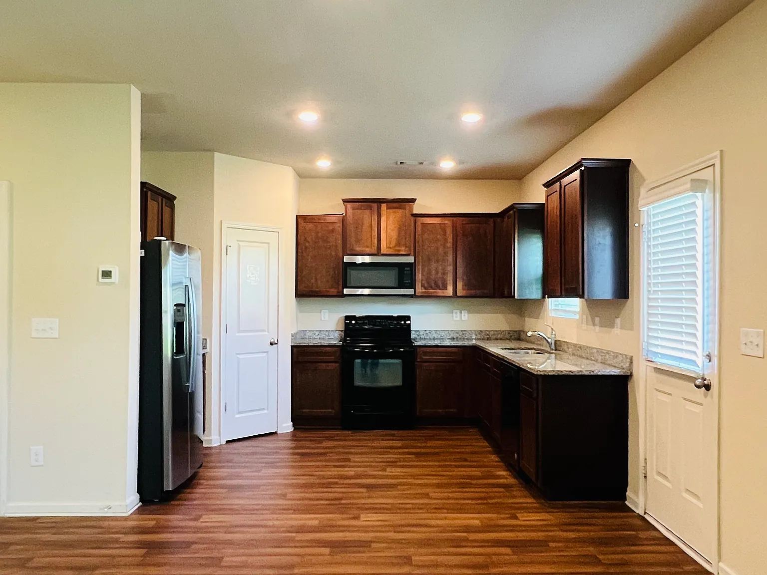 4 bed, 2.5 bath, 1837 sqft, $1,850 — Photo 4