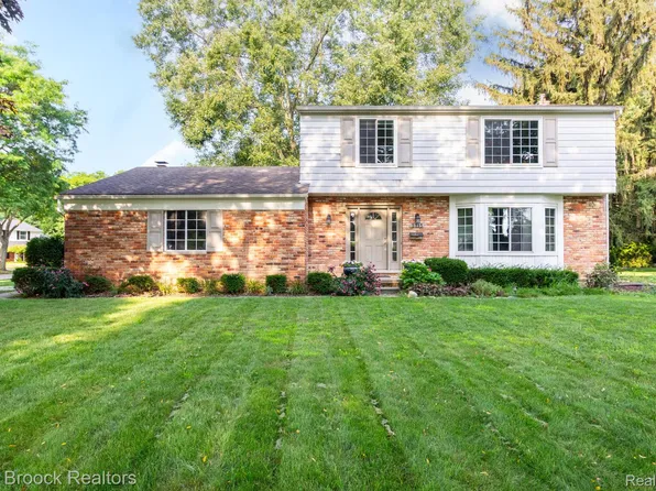 3715 Ledge Dr, Troy, MI 48084