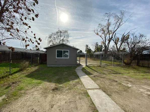 301 Braden Ave, Hanford, CA 93230