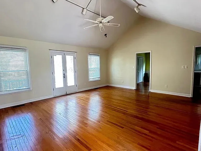 3808 Selwyn Ave — Photo 7