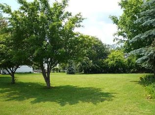 1718 Juneberry Dr, Green Bay, WI 54311