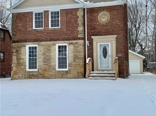 1036 Helmsdale Rd, Cleveland Heights, OH 44112