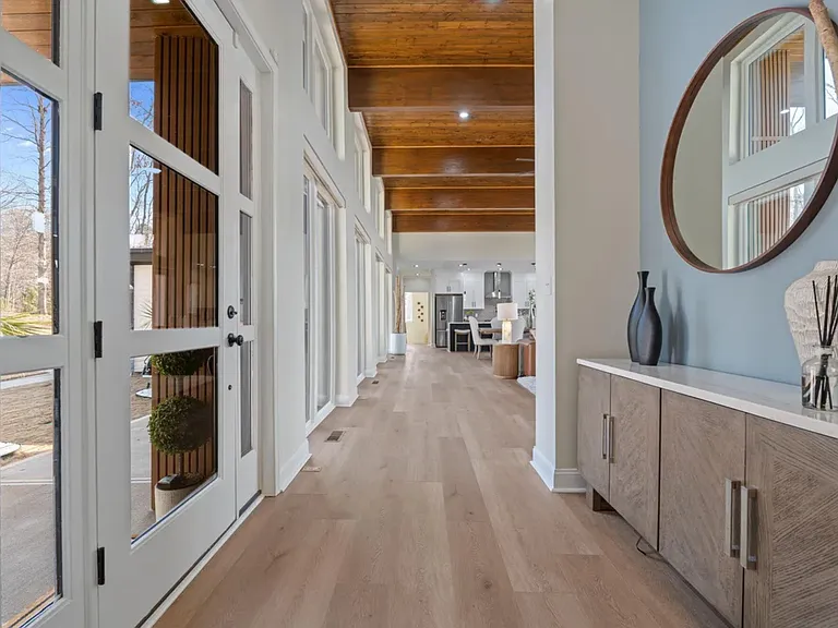 704 Russell St — Photo 2