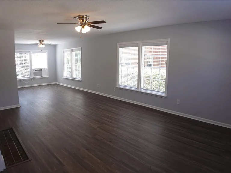 3320 Blodgett St — Photo 3