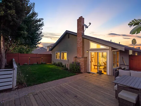 4962 Shadowfalls Dr, Martinez, CA 94553