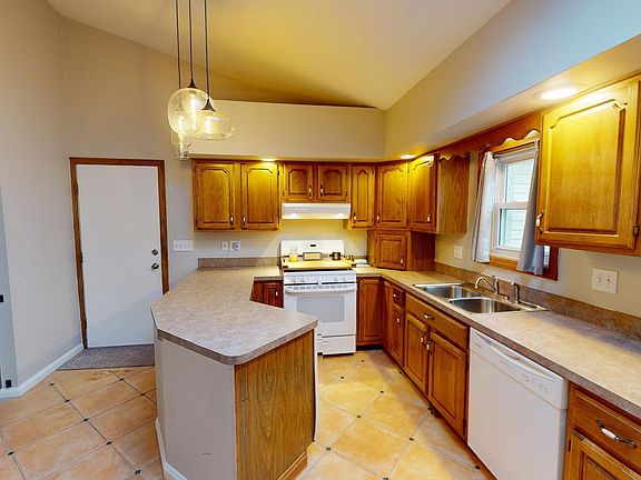 4th image of 1028 W Long Ave