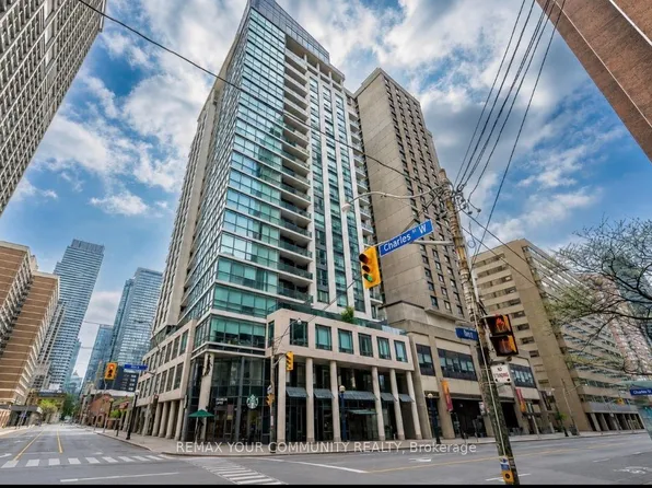 1121 Bay St #902, Toronto, ON M5S 3L9