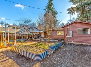 1028 1/2 E 11th St, Medford, OR