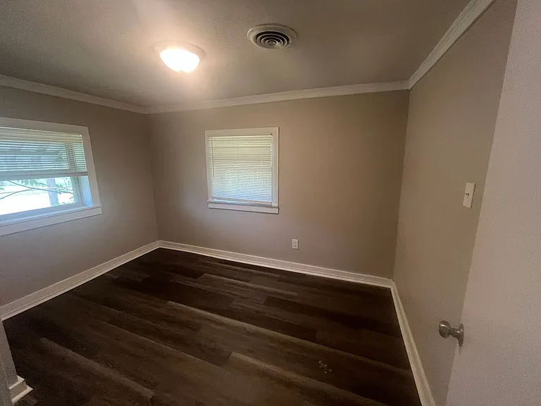 508 Wallace Rd — Photo 12