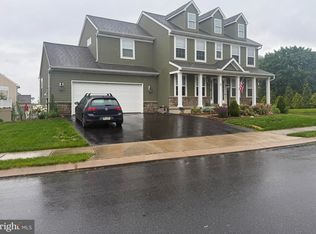 2 Dawkins Dr, East Earl, PA 17519
