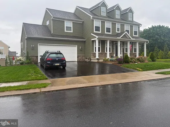 2 Dawkins Dr, East Earl, PA 17519