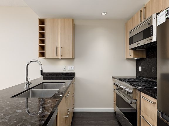 2nd image of 1708 Columbia St #1604