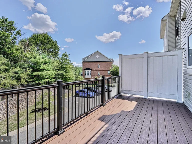 8016 Blue Stream Dr — Photo 15