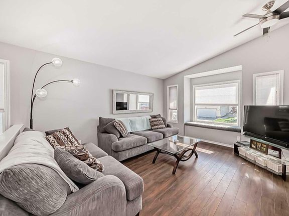 2nd image of 283 Peigan Ct W