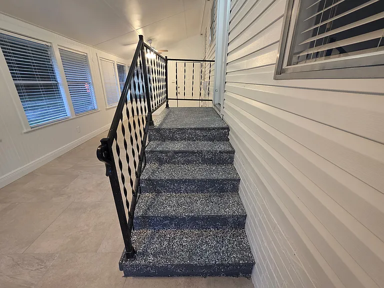 1051 Hawthorn St — Photo 15