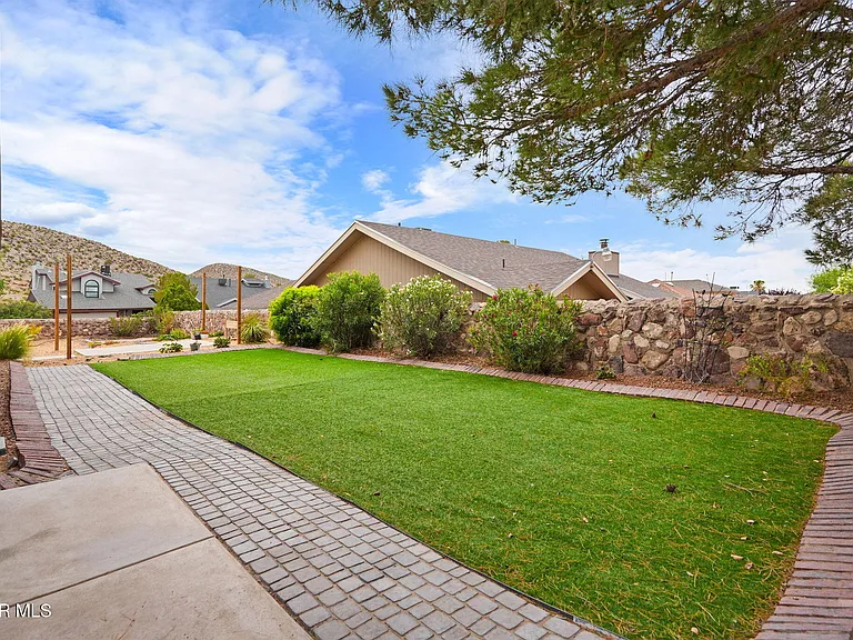 7609 Medano Dr — Photo 5