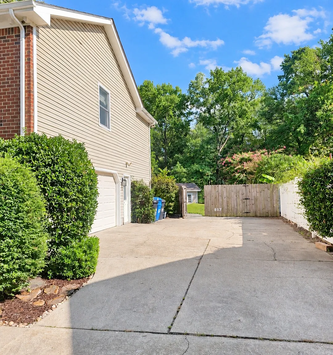 4 bed, 3140 sqft, $4,500 — Photo 3