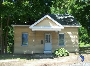 6 Rowe St, Putnam, CT 06260
