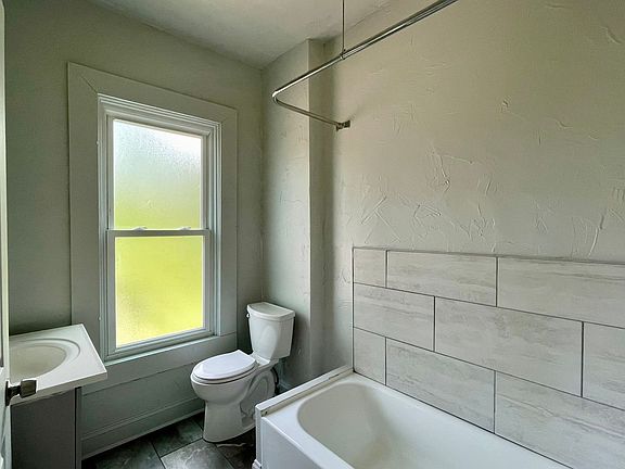 4th image of 915 South Ave #2