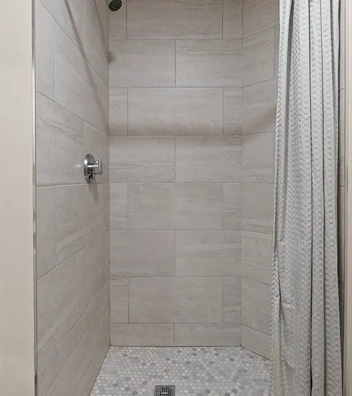 220 Middlesex Ave #5 — Photo 8