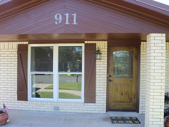 2nd image of 911 Muecke Dr