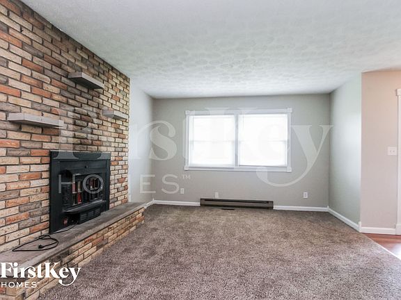 3rd image of 130 Circle Dr