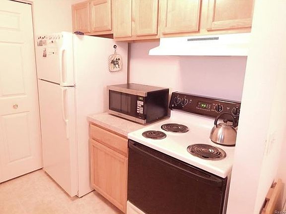 5th image of 11301 Pinehurst Ln