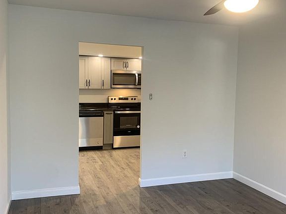 5th image of 213 Bishops Dr