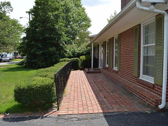 2nd image of 2303 Meadow Dr