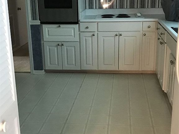 4th image of 35 Woodwind Dr
