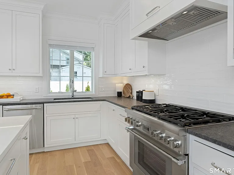 16R Old Stamford Rd — Photo 14