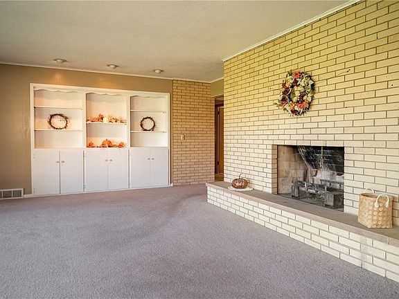 4th image of 4925 Scott Dr