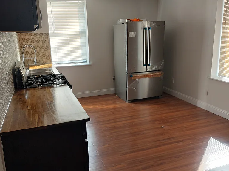 1512 Oak Grove Ave #2 — Photo 4