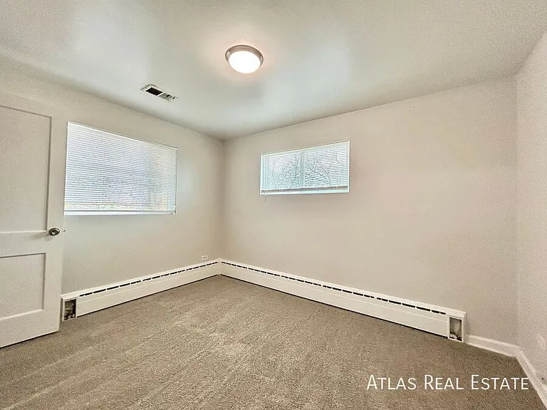 1853 W Mosier Pl — Photo 10