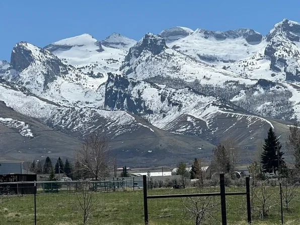 151 Sun Mountain Ln, Spring Creek, NV 89815