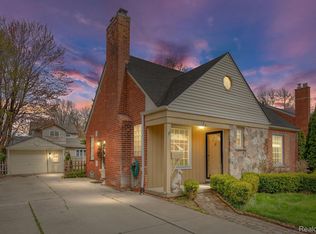 794 Cadieux Rd, Grosse Pointe, MI 48230