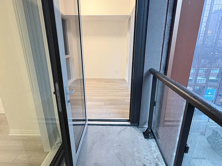 400 King St W #720 — Photo 23