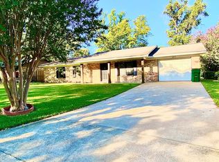 107 Tanglewood Dr, Palestine, TX 75803