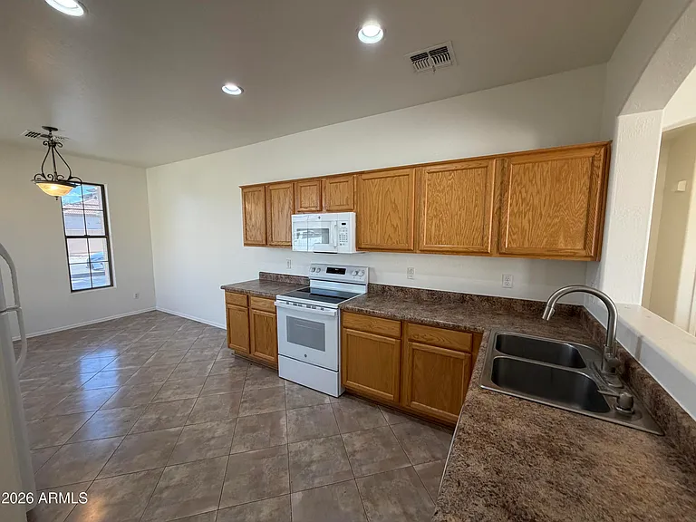 3430 E Packard Dr — Photo 4