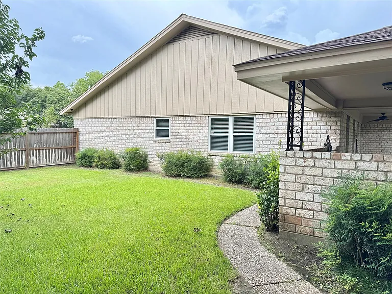 13935 Saint Marys Ln — Photo 23