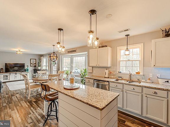 4th image of 13 Pennsbury Ct