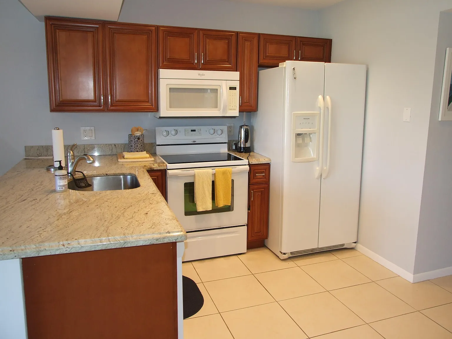 1 bed, 1.5 bath, 704 sqft, $2,100 — Photo 4