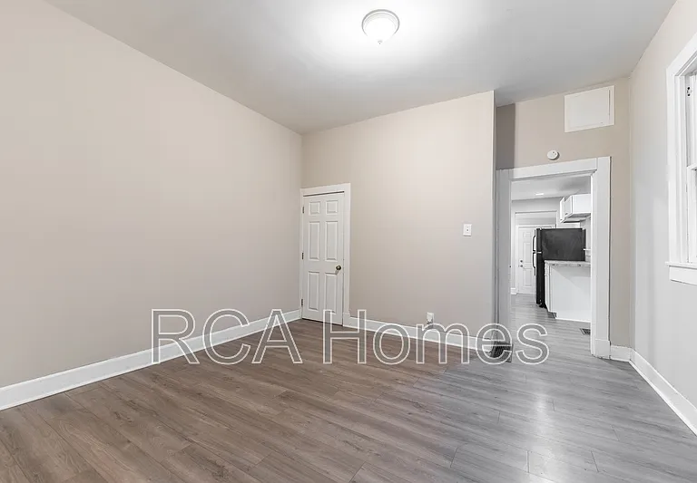 704 Sanders St — Photo 7