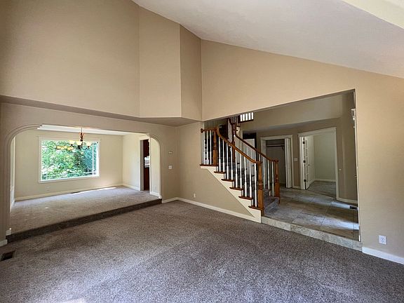 5th image of 3926 Shasta View St