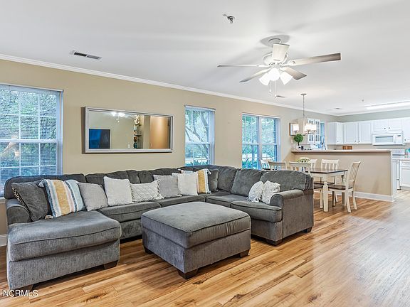 5th image of 1609 Willoughby Park Court Unit 4